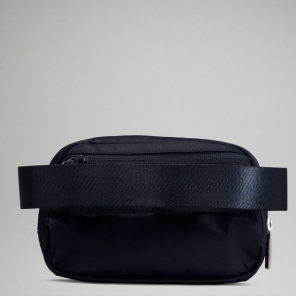 NWT Lululemon Everywhere Belt Bag - Picture 2 of 10
